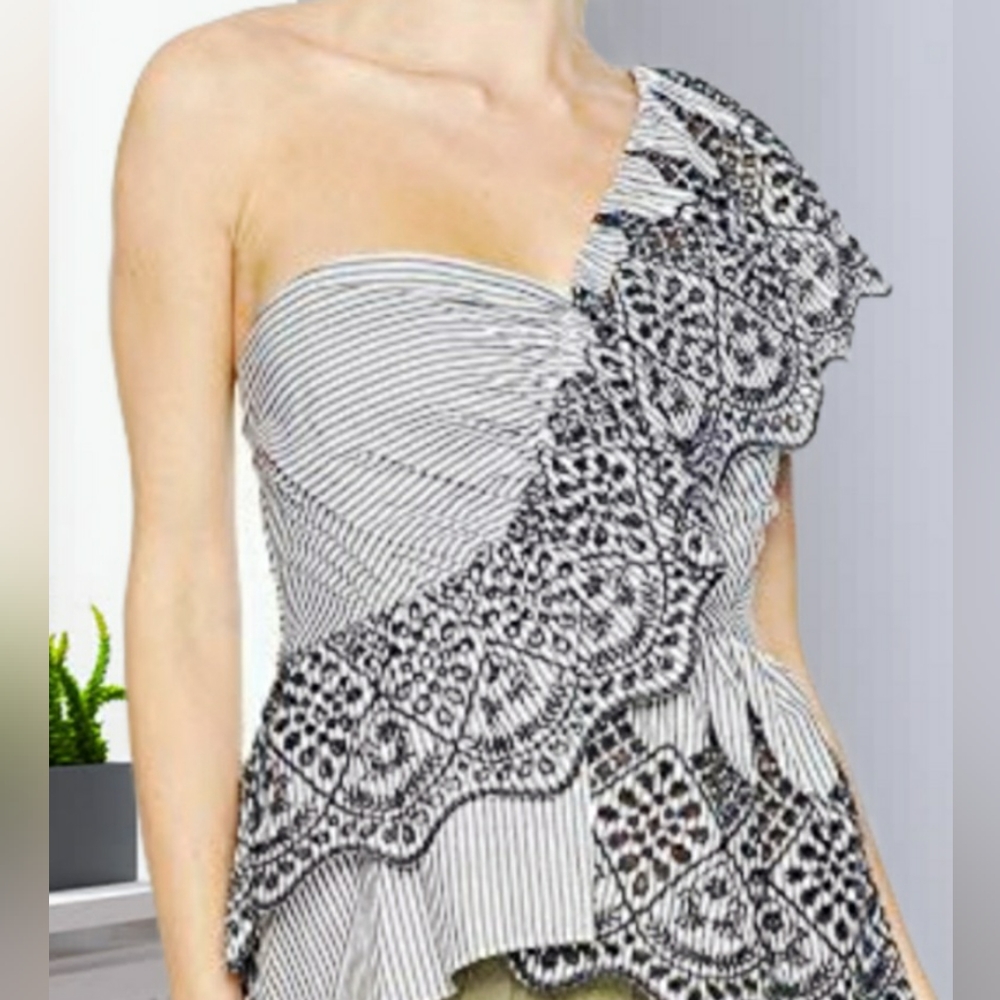 BCBG Maxazaria One Shoulder Embroidered Blk & Wht Top (Size 08)